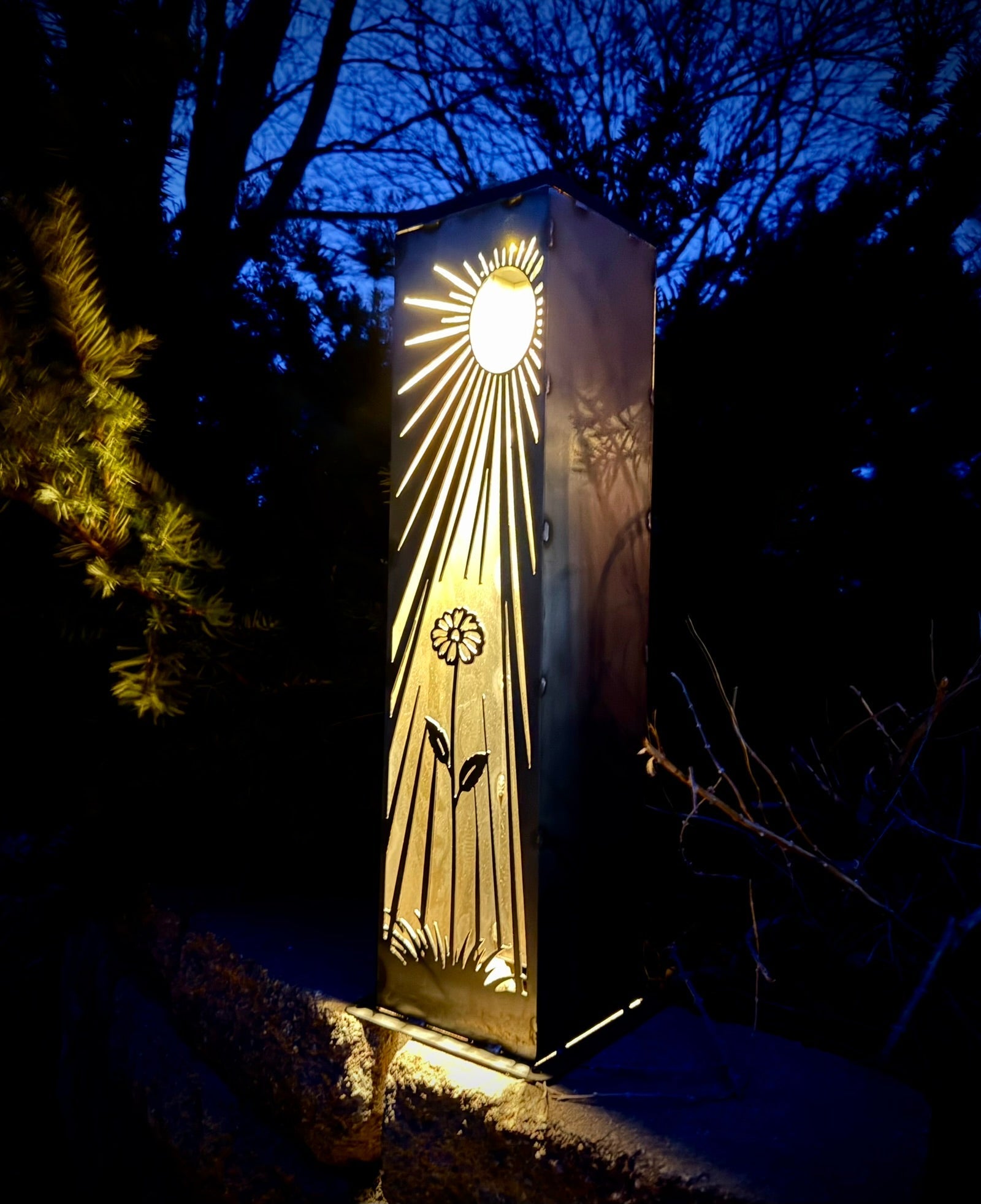 Daybreak Bloom Solar Luminary Pillar