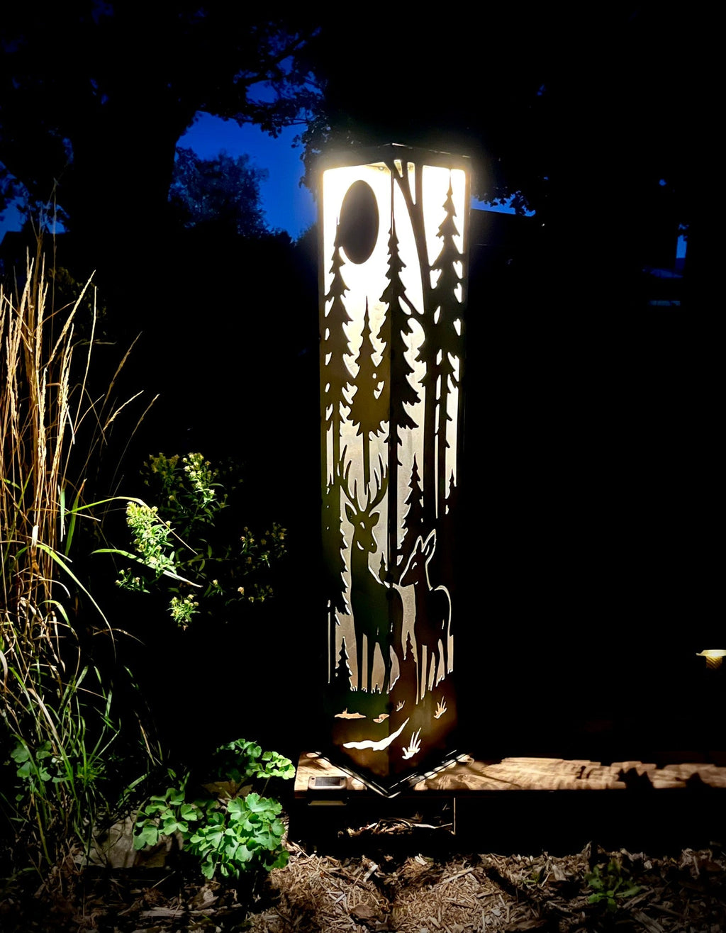 Deer at Dusk Corner Solar Pillar Steel