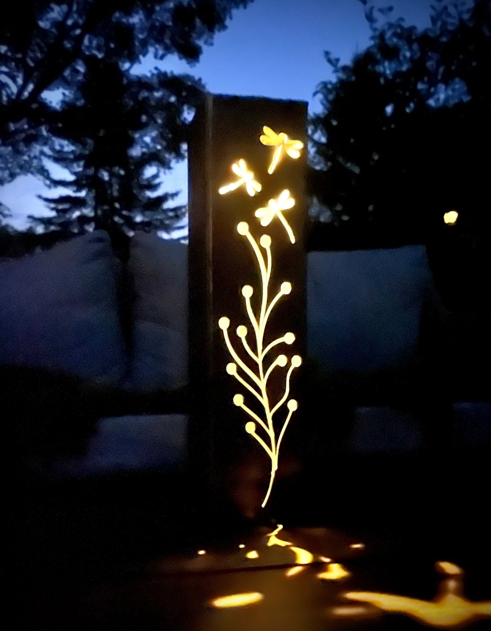 Dragonfly Branch Solar Luminary Pillar Steel