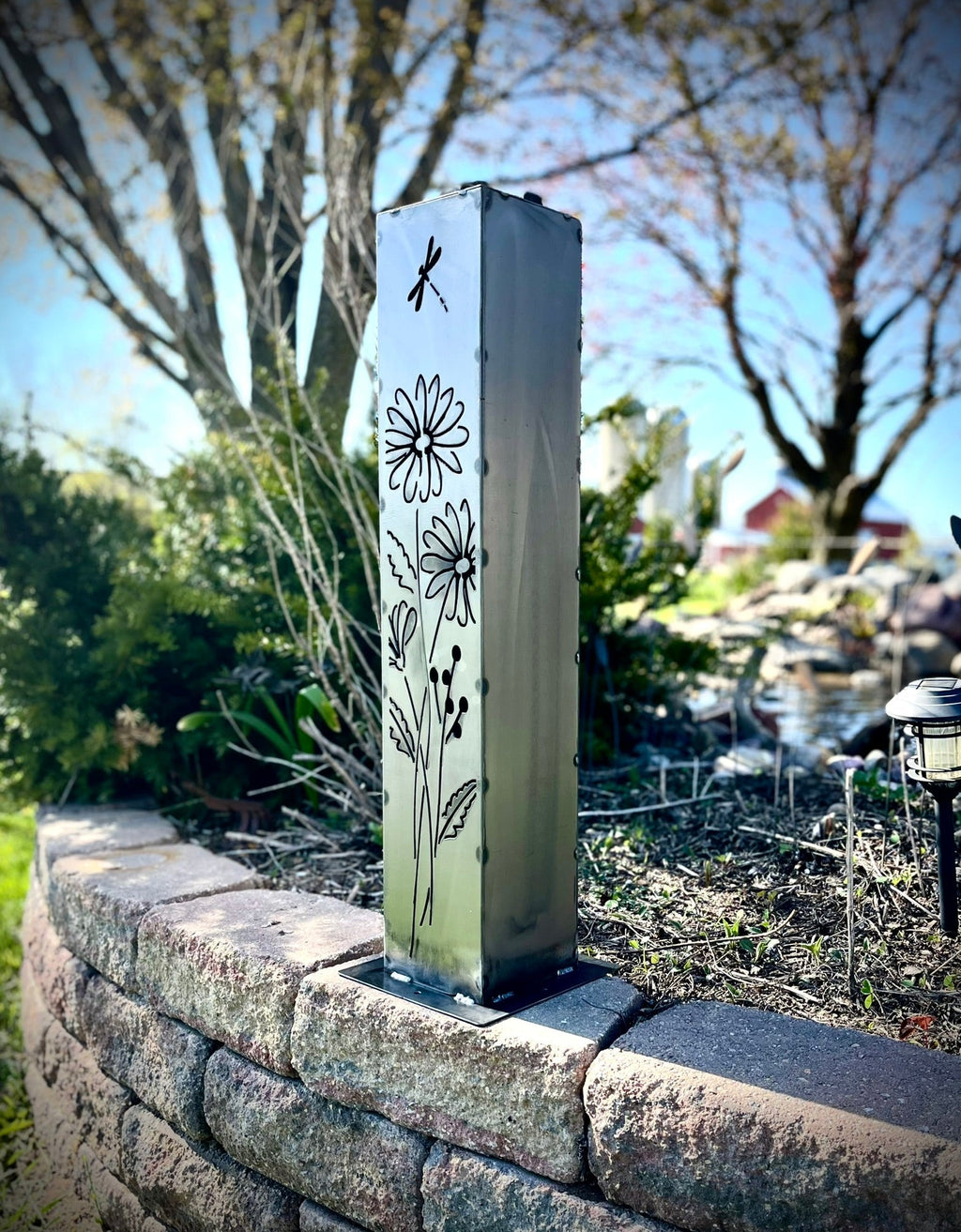 Glowing Daisies Solar Luminary Pillars