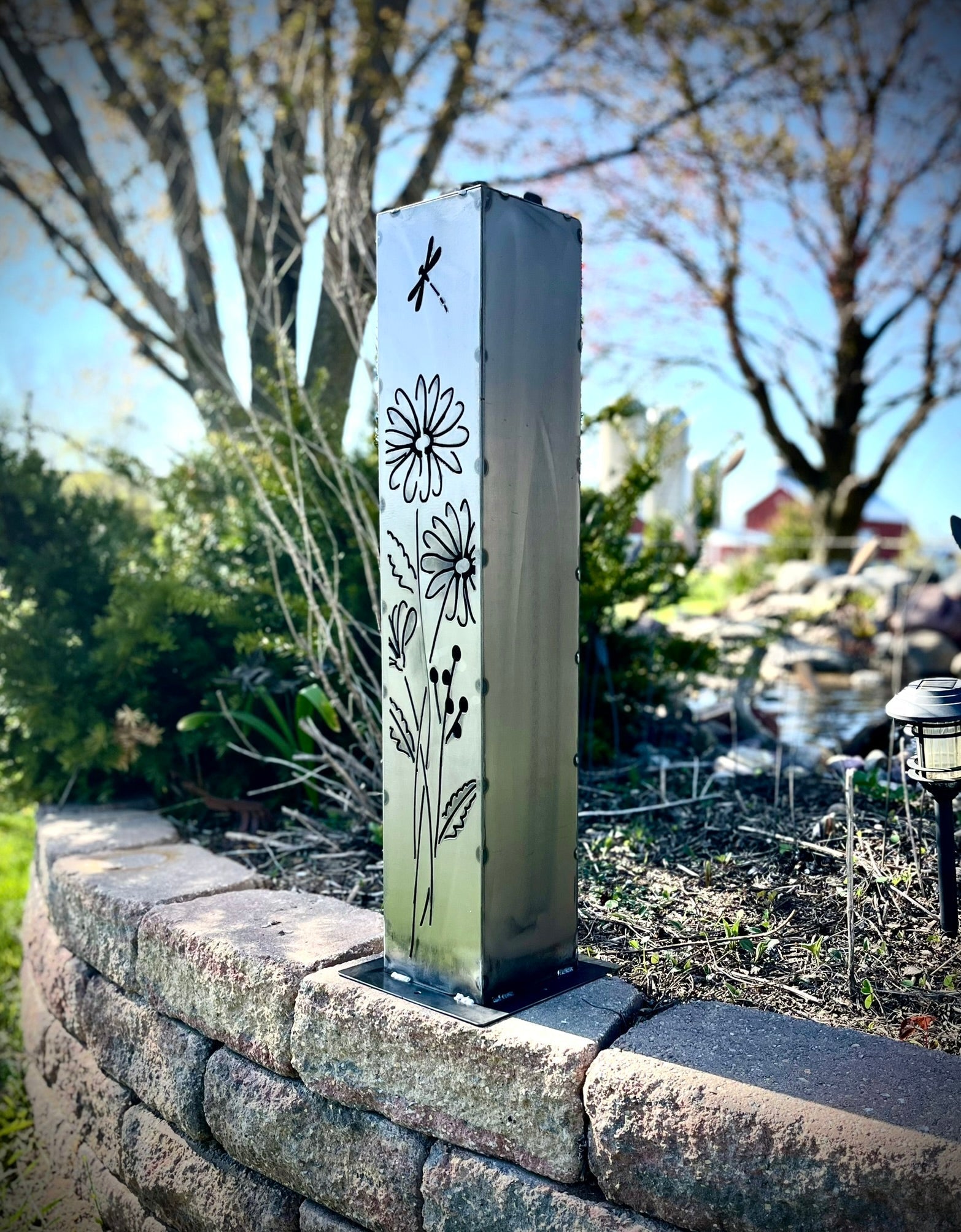 Glowing Daisies Solar Luminary Pillars