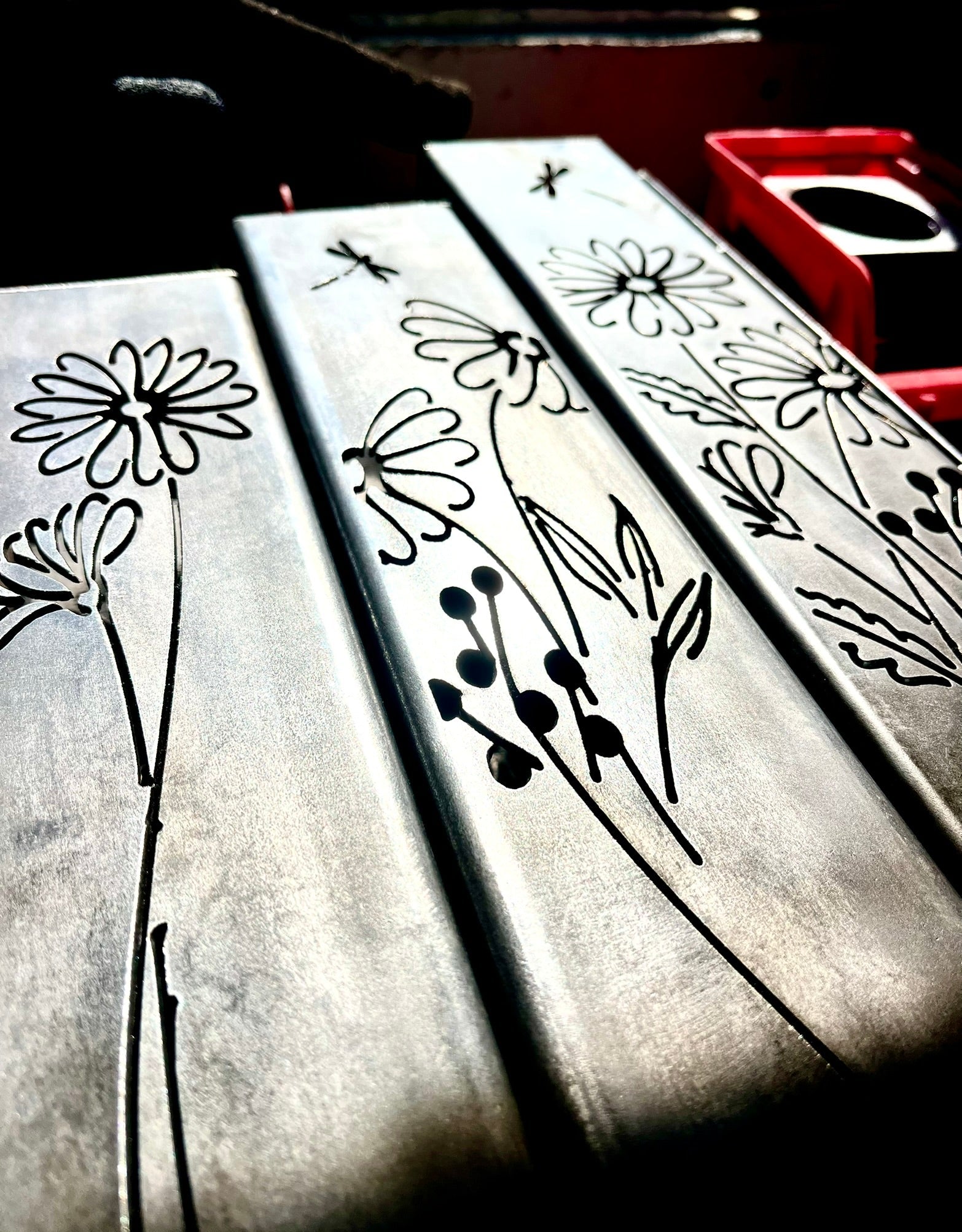 Glowing Daisies Solar Luminary Pillars