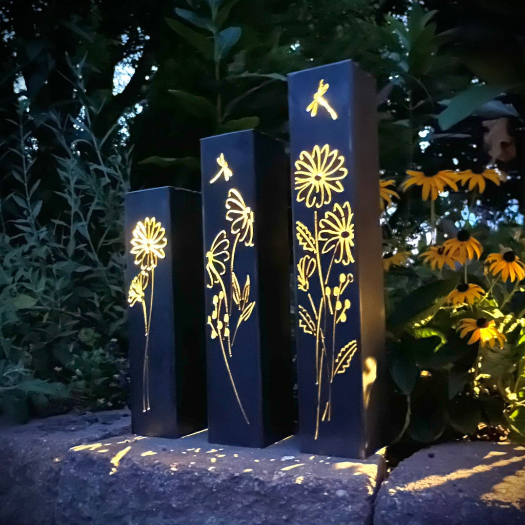 Glowing Daisies Solar Luminary Pillars