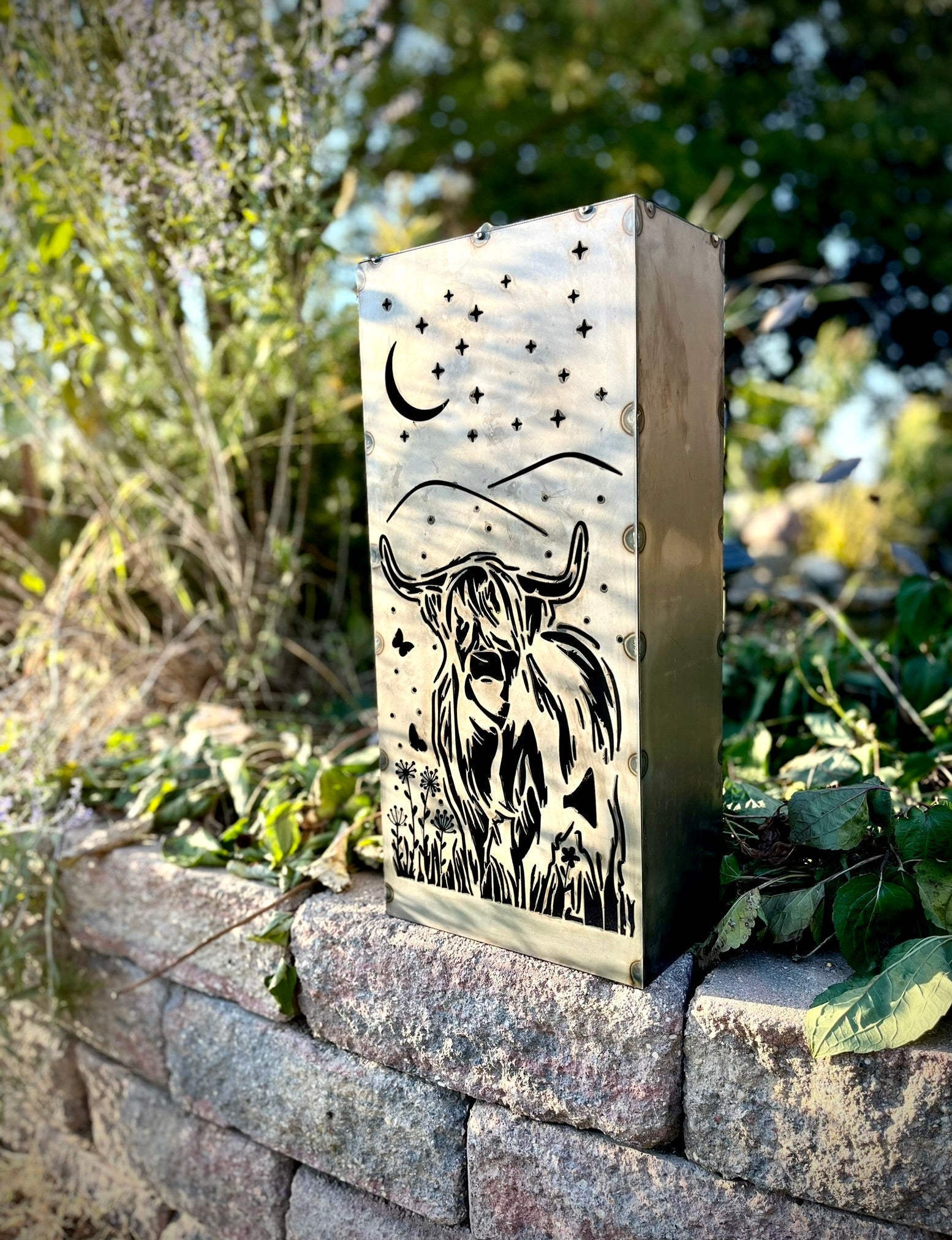 Highland Cow Solar Steel Luminary Pillar
