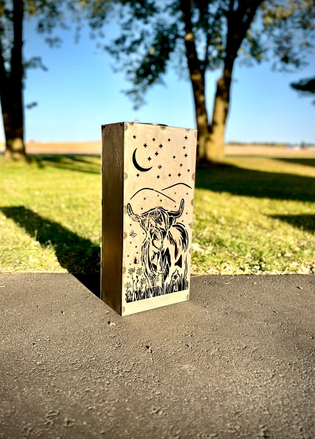 Highland Cow Solar Steel Luminary Pillar