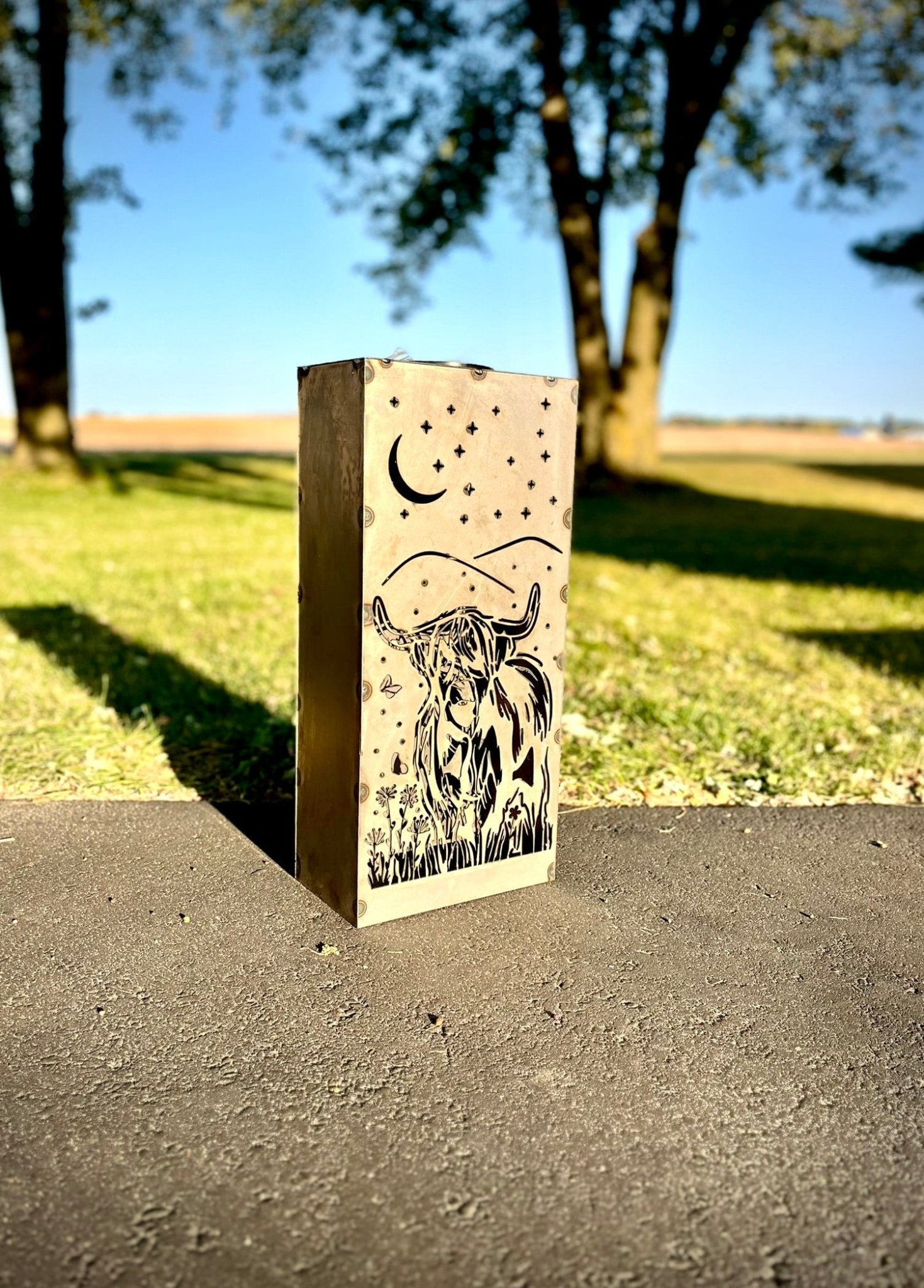 Highland Cow Solar Steel Luminary Pillar