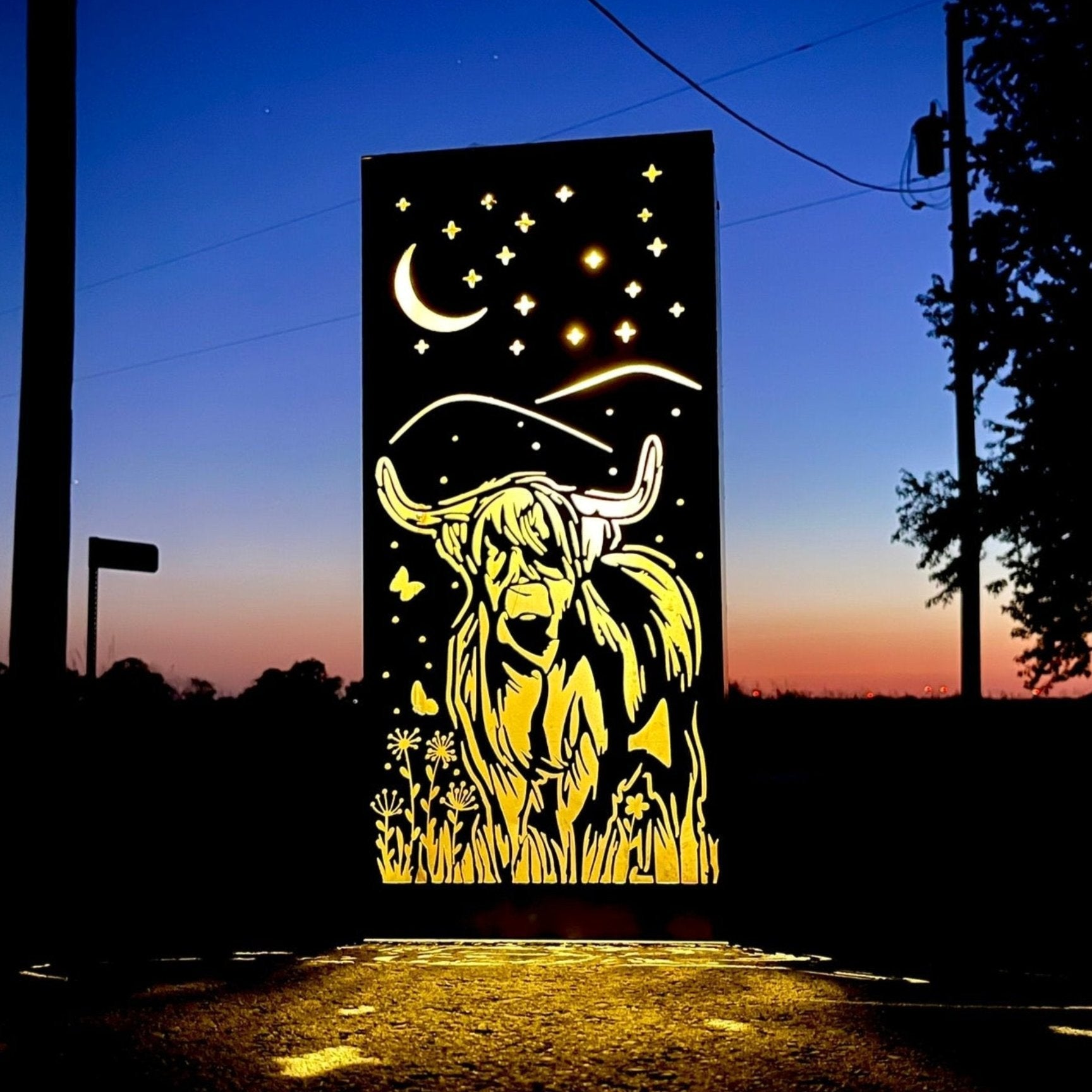 Highland Cow Solar Steel Luminary Pillar