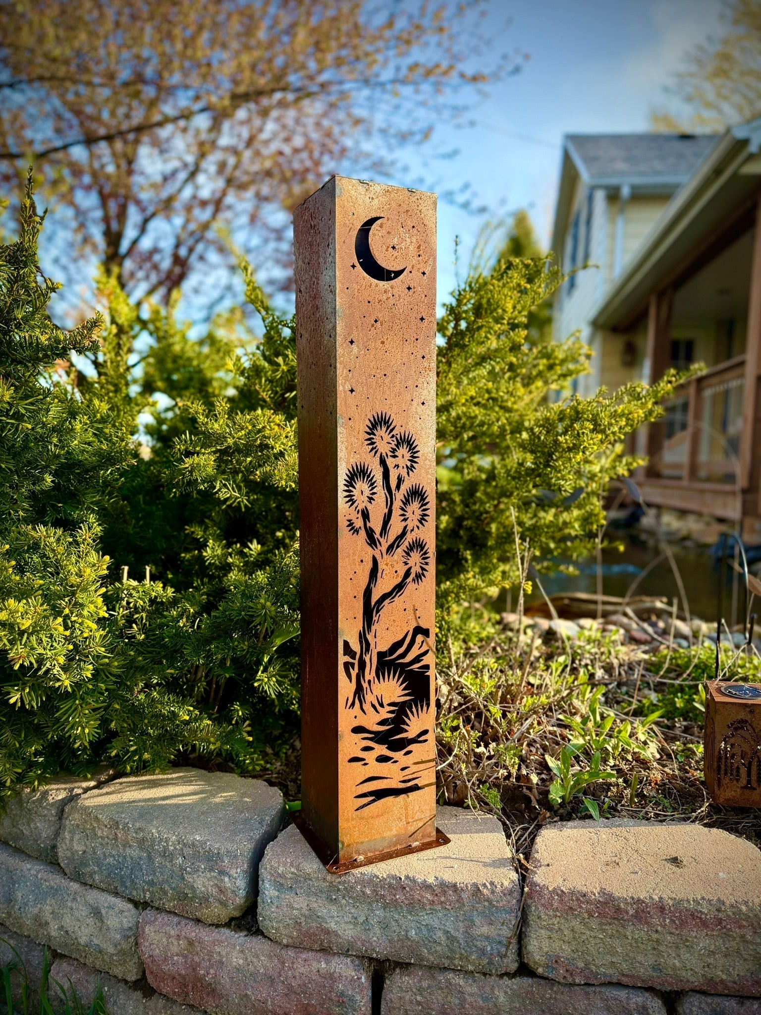 Joshua Moon Solar Luminary Pillar