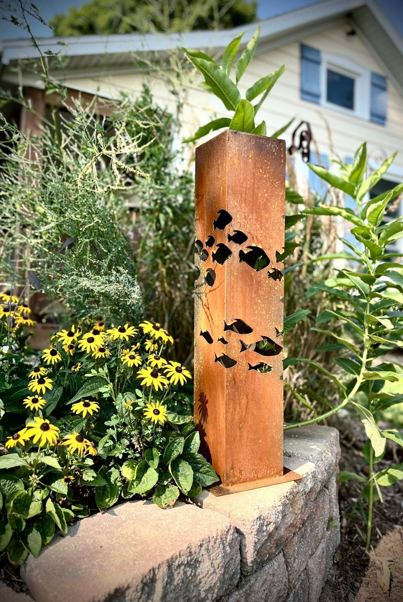 School of Fish Steel Solar Luminary Pillar