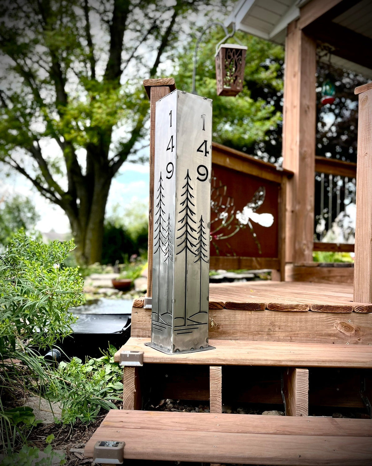 Simple Pines Address Solar Pillar - Steel