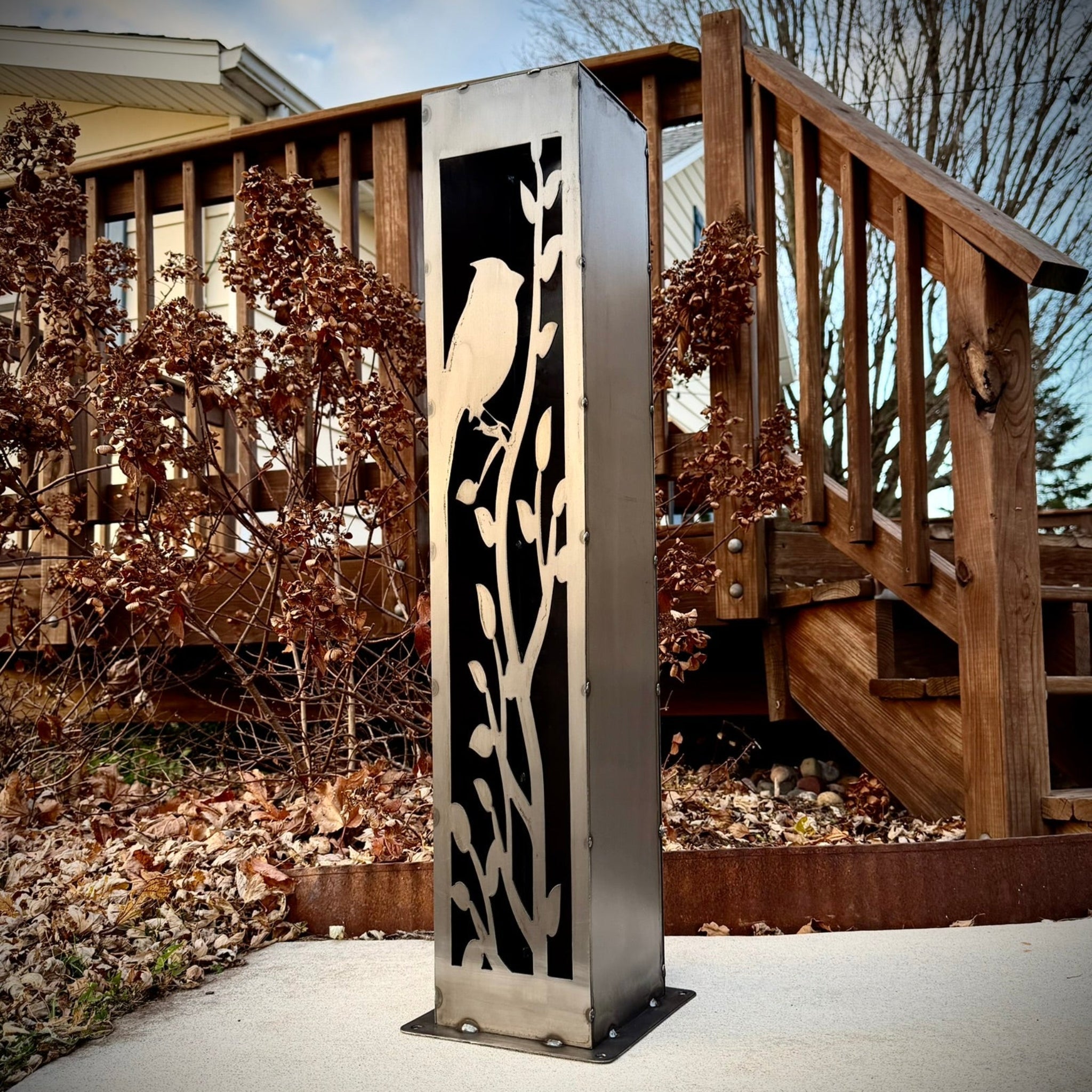 XL Cardinal at Dusk Solar Luminary Pillar