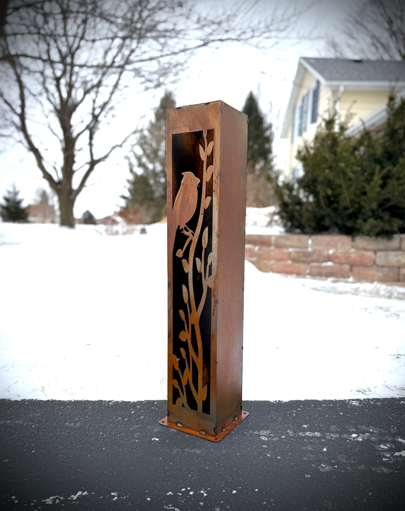 XL Cardinal at Dusk Solar Luminary Pillar